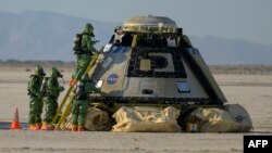 Boeing CST-100 Starliner на ракетном полигонк Уайт-Сэндс 25 мая 2022 года в Нью-Мексико