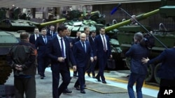 Владимир Путин на военном заводе в Нижнем Тагиле. 15 февраля 2024г. 